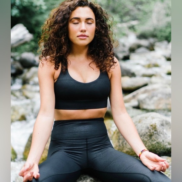 Zyia Light n Strappy Black Venom Bra - Picture 2 of 6